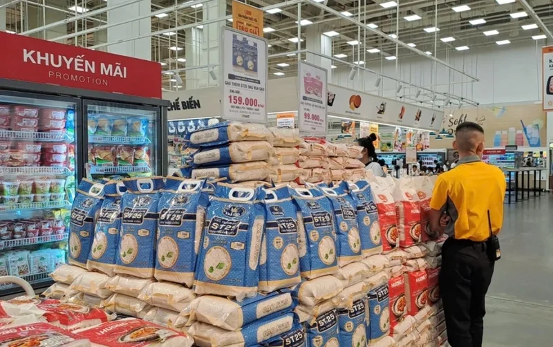 Nên mua gạo ST25 tại đại lý uy tín, siêu thị, cửa hàng thực phẩm sạch hoặc gian hàng chính hãng để đảm bảo chất lượng.